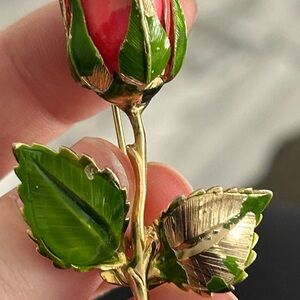 4/$100 GIOVANNI Gold and Red Rose Brooch